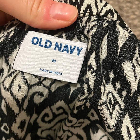 Old Navy Black and White Ikat Peplum Off the Shoulder Blouse Size Medium - Picture 6 of 6